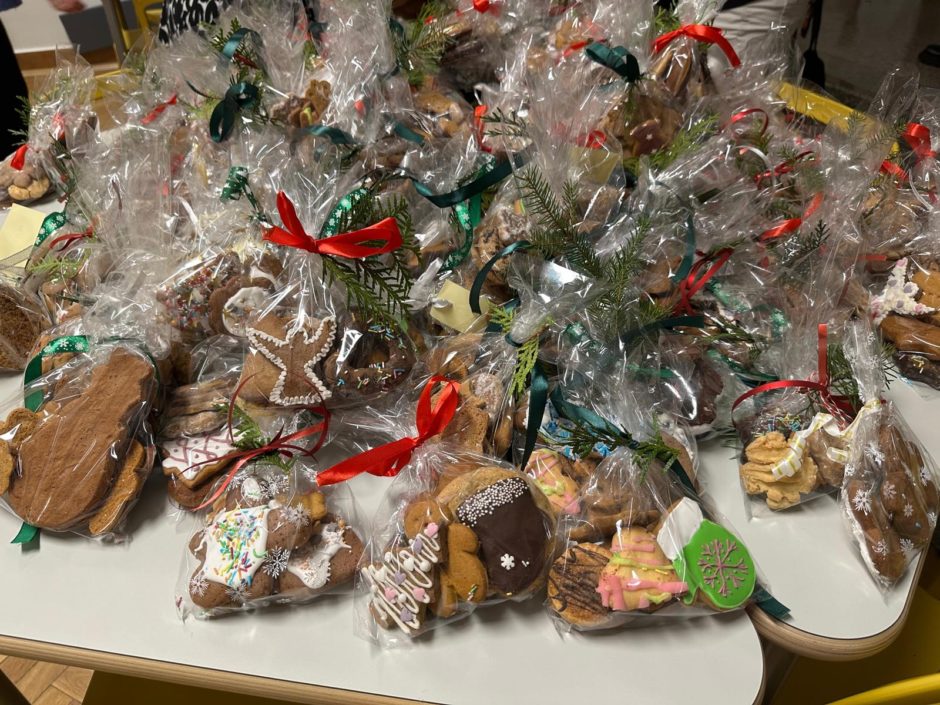 Świąteczne ciasteczka zapakowane do sprzedaży